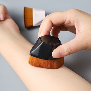 Cọ Tán Kem Nền Số 55 – Đầu Cọ Mềm Mịn – Tay Cầm Lục Giác Chống Trơn