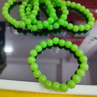 Chuỗi đeo tay đá xanh lá 8ly