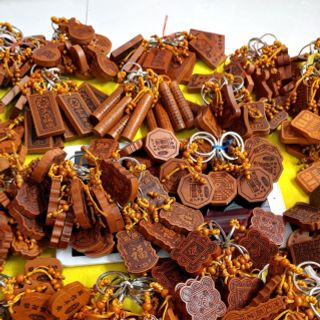 Combo 10 móc khóa gỗ mix ngẫu nhiên 10 mẫu khác nhau
