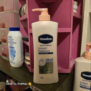 Sữa dưỡng thể Vaseline healthy Bright Instant Radiance trắng da - 320ml