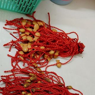 Vòng tay xinh dây đỏ đeo tay nam nữ