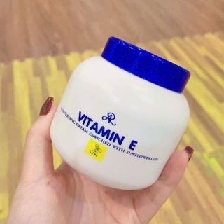 Kem dưỡng ẩm Vitamin E 200gr - Thái Lan
