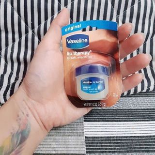 Sáp Dưỡng môi Vaseline lip Therapy 7g
