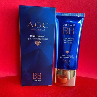 Kem nền AGC Blue diamond che khuyết điểm cực tốt.