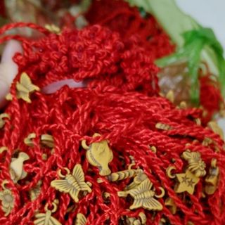 Vòng đeo tay xinh xắn dây đỏ đeo tay nam nữ