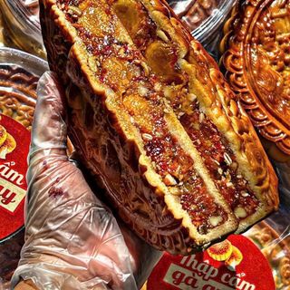 BÁNH TRUNG THU GÀ QUAY VI CÁ – THƯỢNG HẠNG CHO ĐÊM ĐOÀN VIÊN 600G - WINNIE HOUSE