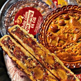 BÁNH TRUNG THU GÀ QUAY VI CÁ – THƯỢNG HẠNG CHO ĐÊM ĐOÀN VIÊN 600G - WINNIE HOUSE