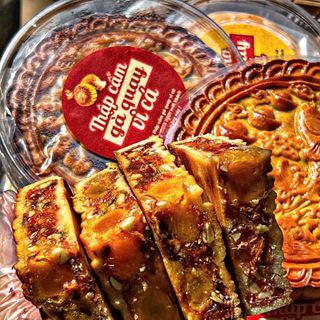 BÁNH TRUNG THU GÀ QUAY VI CÁ – THƯỢNG HẠNG CHO ĐÊM ĐOÀN VIÊN 600G - WINNIE HOUSE