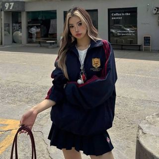Áo khoác dù 2 lớp có chạy sọc dọc tay