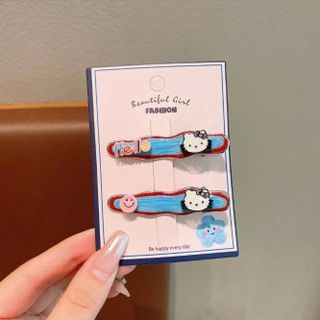 VĨ 2 KẸP TÓC KITTY NỀN XANH DƯƠNG