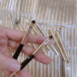 Cọ Môi Cao Cấp Có Nắp Đậy.