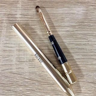 Cọ Môi Cao Cấp Có Nắp Đậy.