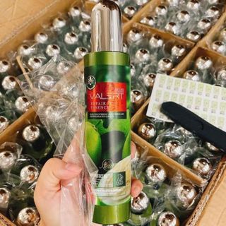 Xịt Dưỡng Tóc Mềm Mượt Tinh Dầu Bưởi Valert Repair Essence Plus 220ml.