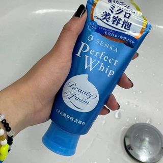 Sữa rửa mặt Senka Perfect Whip Beauty Foam.