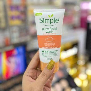 Sữa rửa mặt Simple Glow Facial Wash làm sáng da .
