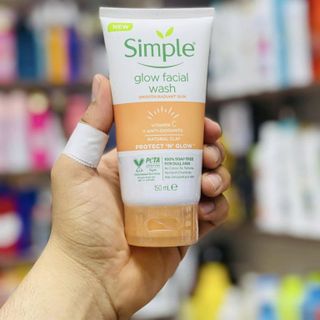 Sữa rửa mặt Simple Glow Facial Wash làm sáng da .