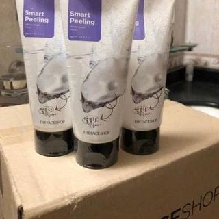 Tẩy tế bào da chết ngọc trai White Jewel Peeling 120ml.