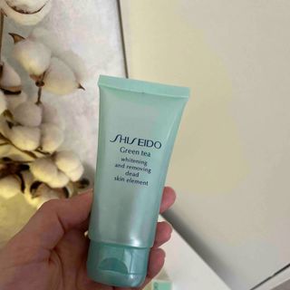 Gel tẩy tế bào chết da mặt Shiseido.