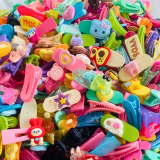 SỈ KẸP TÓC MÁI GẮN CHARM XINH XẮN