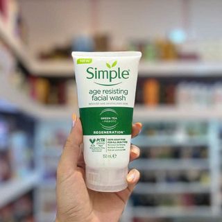 Sữa rửa mặt Simple Green Tea 150ml.
