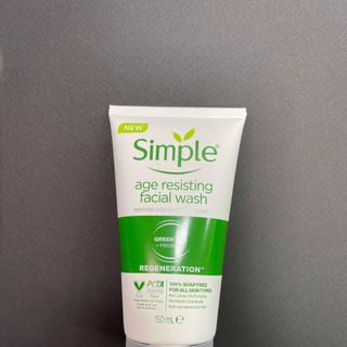 Sữa rửa mặt Simple Green Tea 150ml.