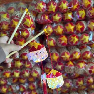 LỒNG ĐÈN TRUNG THU HÍNH NÓN LÁ YÊU NƯỚC PHÁT SÁNG