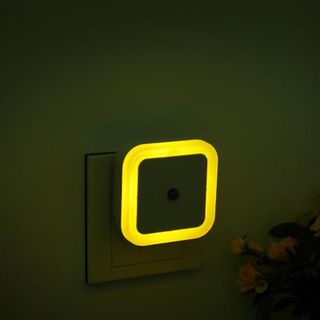 ĐÈN NGỦ VUÔNG TỰ SÁNG KHI TRỜI TỐI