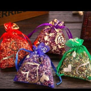 Túi thơm nè có nhiều mùi nhe