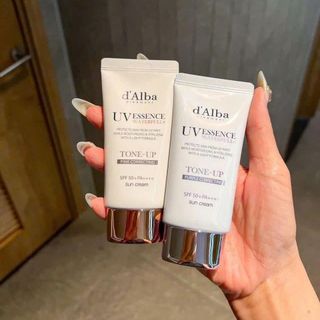 Kem chống nắng nâng tông da d' Alba Waterfull Tone-up Sun Cream SPF 50+ 50ml
