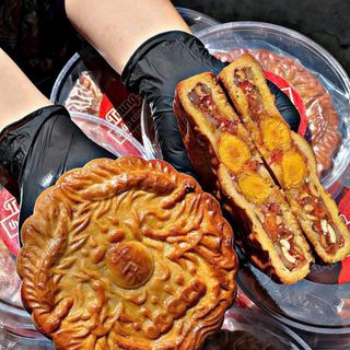 BÁNH TRUNG THU THẬP CẨM GÀ QUAY 8 TRỨNG SIÊU TO KHỔNG LỒ, MÓN QUÀ TÌNH THÂN 600G - WINNIE HOUSE