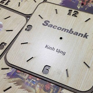 Đồng hồ gỗ treo tường kích thước 27x27cm khắc logo theo yêu cầu