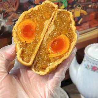 BÁNH TRUNG THU KHÓM NƯỚNG 2 TRỨNG, VỎ MỎNG NHÂN ĐẦY 220G - WINNIE HOUSE