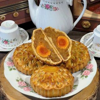 BÁNH TRUNG THU KHÓM NƯỚNG 2 TRỨNG, VỎ MỎNG NHÂN ĐẦY 220G - WINNIE HOUSE