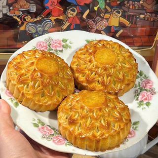 BÁNH TRUNG THU KHÓM NƯỚNG 2 TRỨNG, VỎ MỎNG NHÂN ĐẦY 220G - WINNIE HOUSE