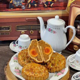 BÁNH TRUNG THU KHÓM NƯỚNG 2 TRỨNG, VỎ MỎNG NHÂN ĐẦY 220G - WINNIE HOUSE