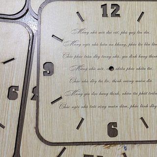 Quà tặng đồng hồ gỗ treo tường khắc nội dung theo yêu cầu kích thước 27x27cm