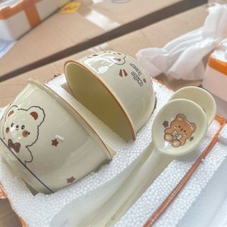 Bộ 2 bát sứ kèm thìa sứ họa tiết gấu vàng (THÙNG 48B)