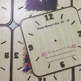 Đồng hồ gỗ treo tường khắc nội dung làm quà tặng 20-10