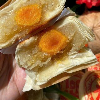 SET BÁNH PÍA DỪA NON TRỨNG MUỐI 300G – CHUẨN VỊ TRUYỀN THỐNG - WINNIE HOUSE