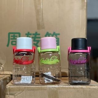 Bình Ly Nhựa Coca Quai Xách 850ml (Thùng 80 Cái)