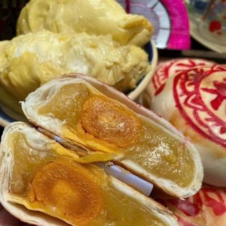 SET BÁNH PÍA ĐẬU XANH SẦU RIÊNG 2 TRỨNG, DẺO MỊN THƠM NGON 300G - WINNIE HOUSE