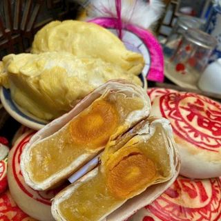 SET BÁNH PÍA ĐẬU XANH SẦU RIÊNG 2 TRỨNG, DẺO MỊN THƠM NGON 300G - WINNIE HOUSE