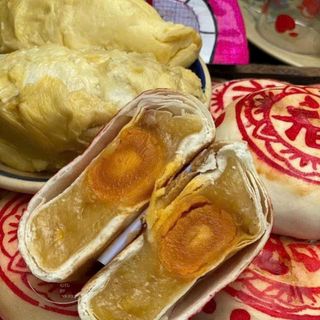 SET BÁNH PÍA ĐẬU XANH SẦU RIÊNG 2 TRỨNG, DẺO MỊN THƠM NGON 300G - WINNIE HOUSE