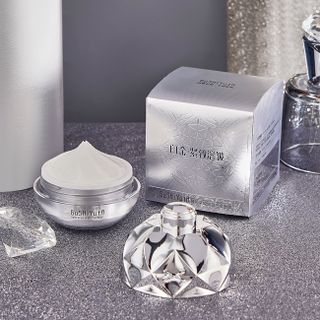 Kem Dưỡng Da GuShiyuta Platinum 50g – Chống Nhăn, Dưỡng Ẩm & Trẻ Hóa Da Cao Cấp
