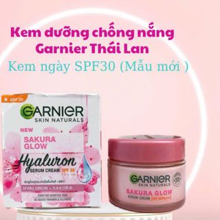 Kem ngày - kem đêm Garnier hoa anh đào 50ml