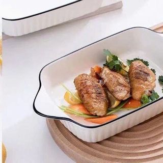 ĐĨA SỨ HÌNH CHỮ NHẬT SỌC VIỀN ĐEN CÓ TAI CẦM