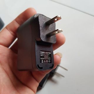 Cốc Sạc_ Cục Sạc Màu Đen Báo Đèn Khi Đầy