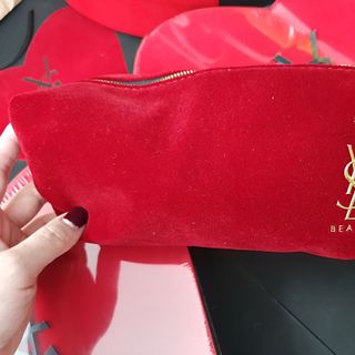 SALE SET ĐỒNG HỒ SIÊU CẤP YXL HỘP TRÁI TIM KÈM BỘ MỸ PHẨM