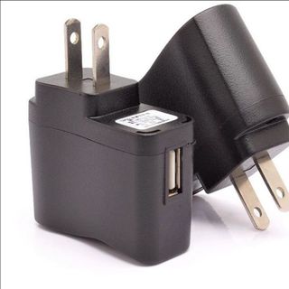 CỐC SẠC ĐEN USB 5V-1A CÓ ĐÈN LED BÁO SẠC TỰ NGẮT, CỦ SẠC PIN 5V-1A CỔNG USB CHUYÊN DÙNG CHO LOA, ĐIỆN THOẠI, MÁY NGHE NHẠC...