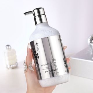 Dầu Gội Nuwjon Platinum Caviar – Dưỡng Ẩm, Phục Hồi & Mềm Mượt Tóc 520ml
